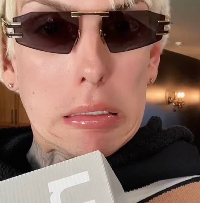 Before even opening the package, it's clear where Star's review is going. Credit: TikTok/ @jeffreestar