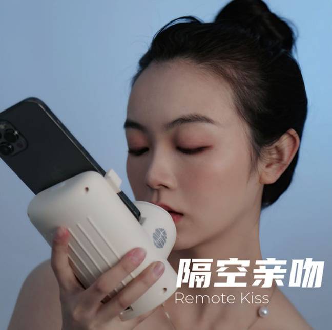 Users can upload their kiss to the internet. Credit: Taobao