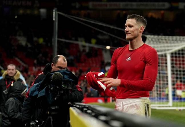 Weghorst gifts his shirt to a fan. Image: Alamy