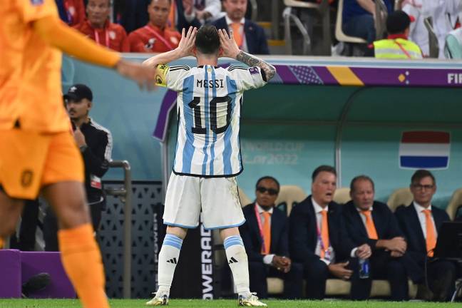 Messi in front of Van Gaal and his staff after scoring the penalty. (Image Credit: Alamy)