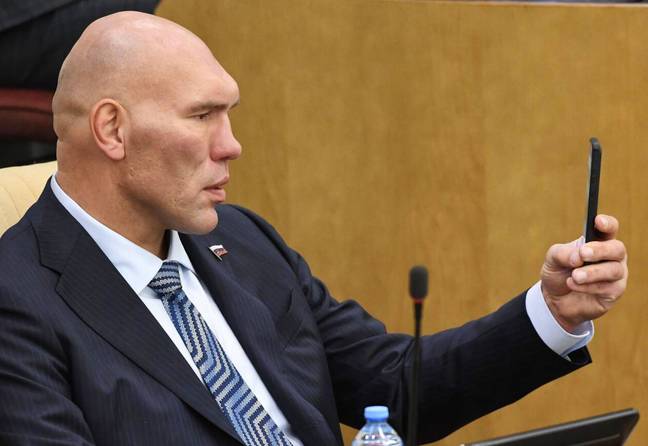 7-foot boxing icon Nikolai Valuev called up to fight for Vladimir Putin ...