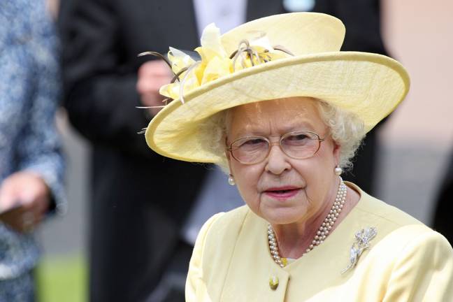 &quot;What or who are the Veiled Farmers Daughters?!&quot; the Queen's note brilliantly read. Credit: Agencja Fotograficzna Caro / Alamy Stock Photo