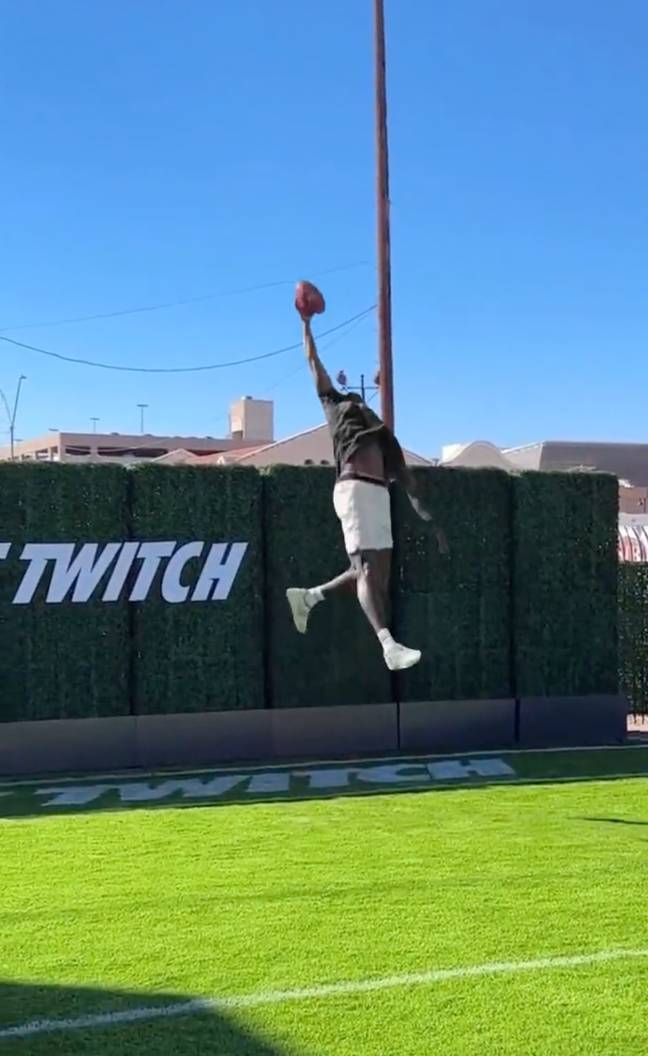Seriously, how is DK Metcalf getting up there? Credit: @K1MVP/Twitter