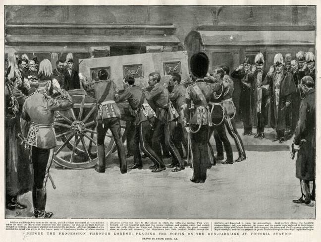 Soldiers load Queen Victoria's coffin onto the carriage. Credit: Chronicle/Alamy Stock Photo