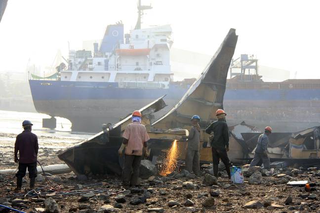 Shipbreaking Yard in Darukhana, Mumbai, India. Credit: JHMimaging / Alamy Stock Photo