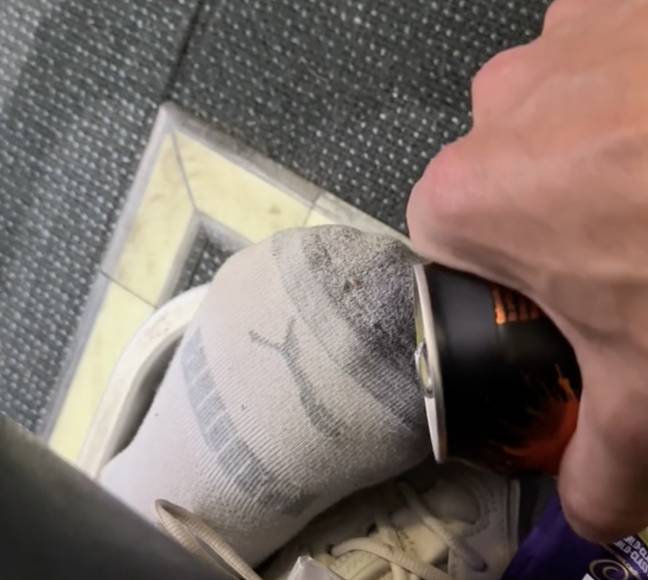 Man Gets Revenge On Woman Who kept Putting Her Smelly Feet Under His man-gets-revenge-on-woman-who-kept-putting-her-smelly-feet-under-his