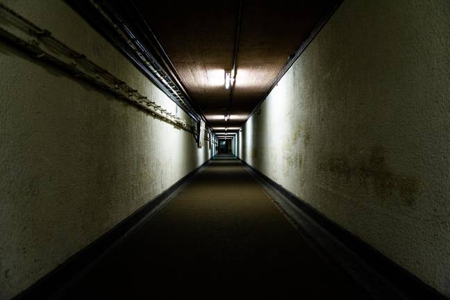 Nếu bạn không muốn một quả bom hạt nhân đưa bạn đến ánh sáng cuối đường hầm thì bạn phải đi xuống đường hầm này.  Tín dụng: Jon D / Alamy Kho ảnh