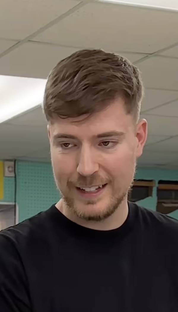 TrivDaily - MrBeast buys brand new Rolex for $14,000 then sells it for $7,200 59 Credit: @mrbeat/Instagram