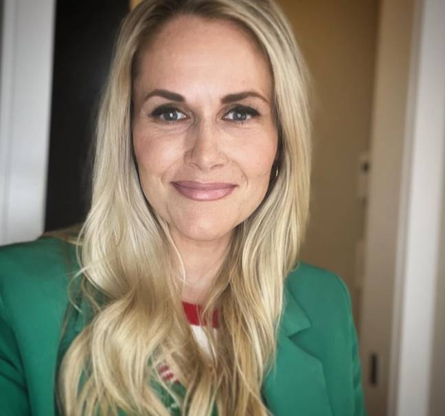 Plane passenger blasts 'selfish' fellow traveller who kept their shade ...