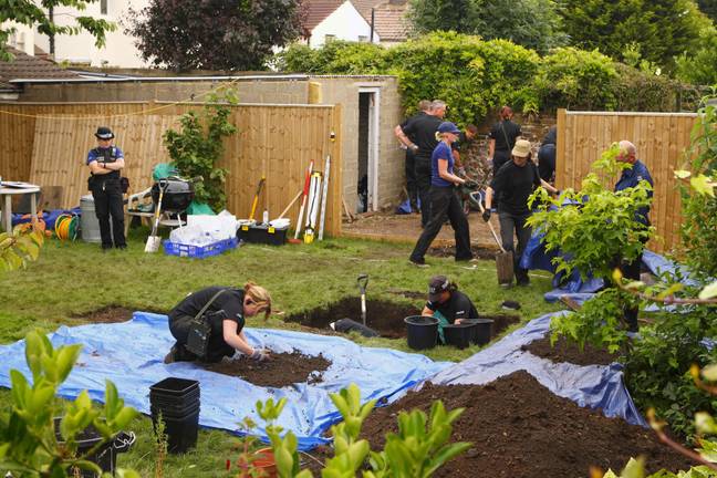 Officers from Sussex Police search the garden of a house in Station Road, Portslade, where Peter Tobin also once lived. Credit: PA Images/Alamy Stock Photo