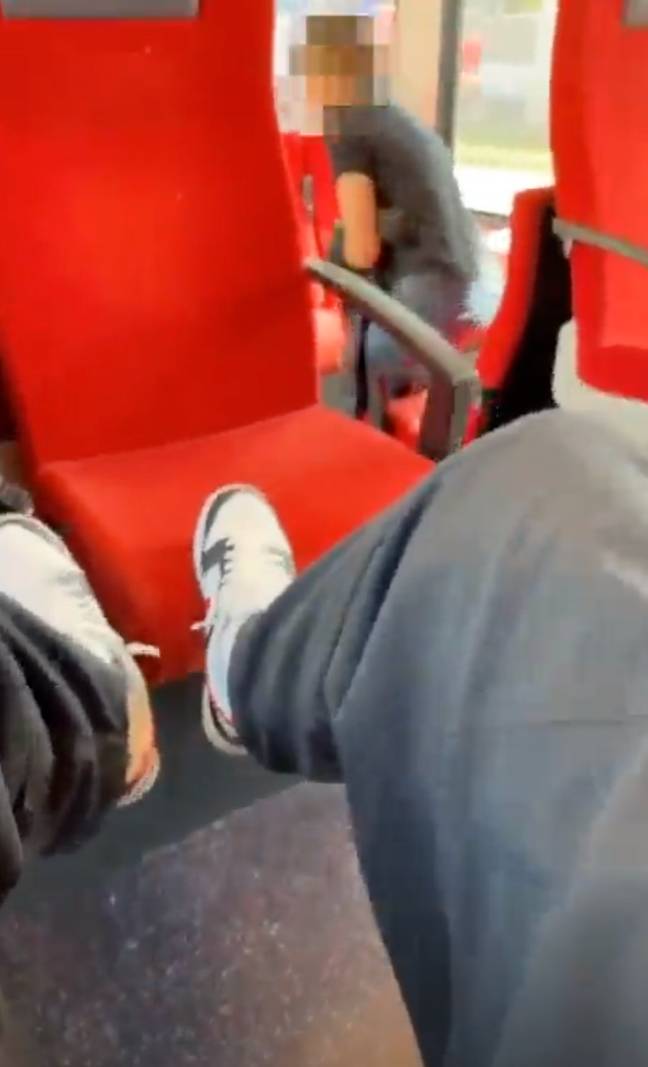 In the end, the passenger got up from her seat. Credit: TikTok/@strajca