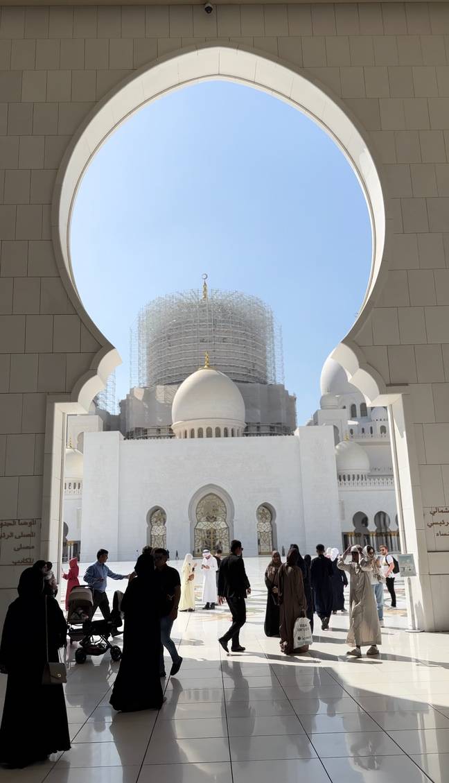 Escape the UK's bad weather in Abu Dhabi for just £69! ? Image credit: Instagram / @robadcock