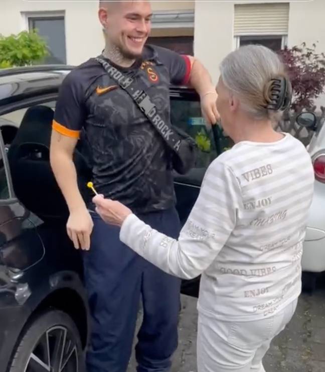 The man was able to walk and returning home to his family within months of the surgery. Credit: TikTok/@le_tremba