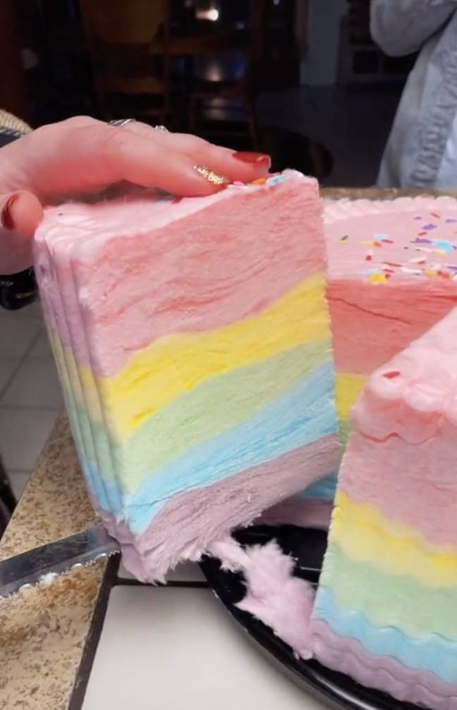 These Cotton Candy cakes don't even need to go in the oven. (Credit: TikTok/@kenadee_carter)