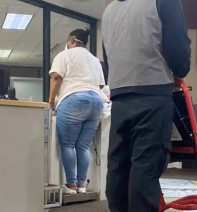 The passenger was asked to step on the scales. Credit: TikTok / @lilwessel