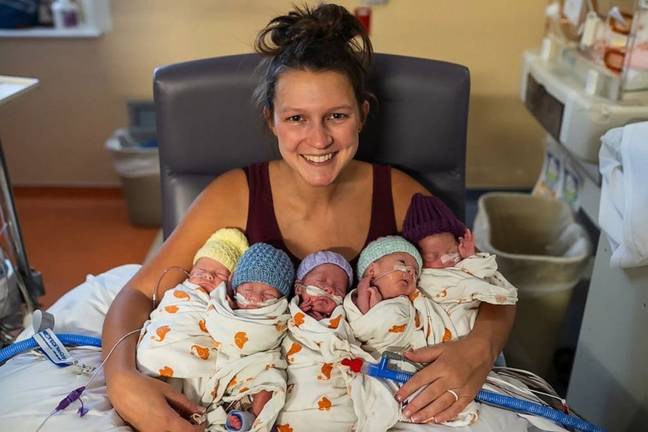 Стефани и Греъм вече имат пет деца.  Кредит: Болница и медицински център Dignity Health St. Joseph's