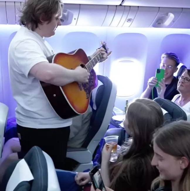 The popstar recently serenaded a plane full of passengers. Credit: Instagram/@lewis.capaldi