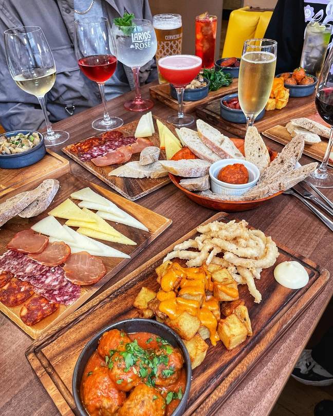 Manchester-based foodies can enjoy the bottomless brunch menu at La Bandera with unlimited glasses of Cava, mimosas, beer, sangria or wine for 90 minutes all-week long (La Bandera Facebook).