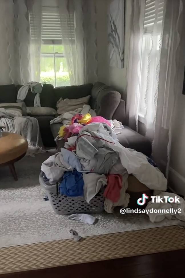 The video showed the disarray her entire house was in.Credit: @lindsaydonnelly/TikTok