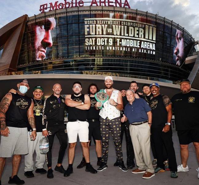 Tyson Fury posted a victory photo with his team (Credit: Twitter - Tyson Fury)