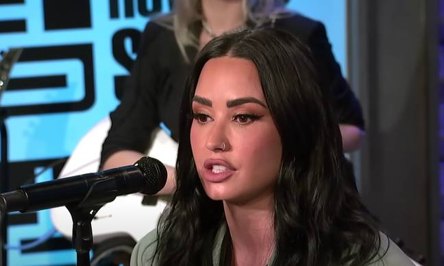 Lovato has blind spots in her vision.  Photo: SiriusXM/ YouTube/ The Howard Stern Show
