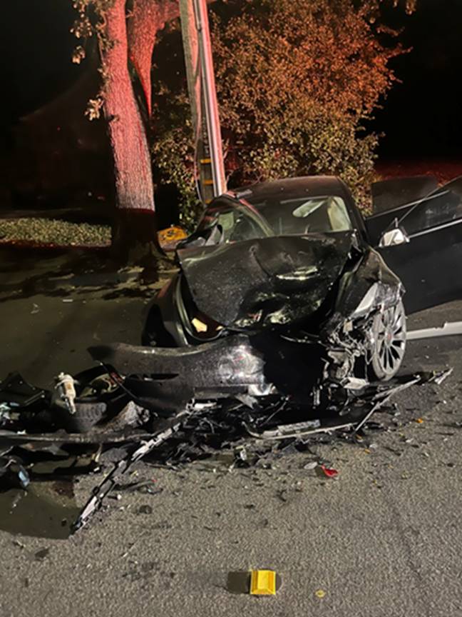 The aftermath of the crash. Credit: Santa Rosa Police Department / LOCAL NEWS X /TMX
