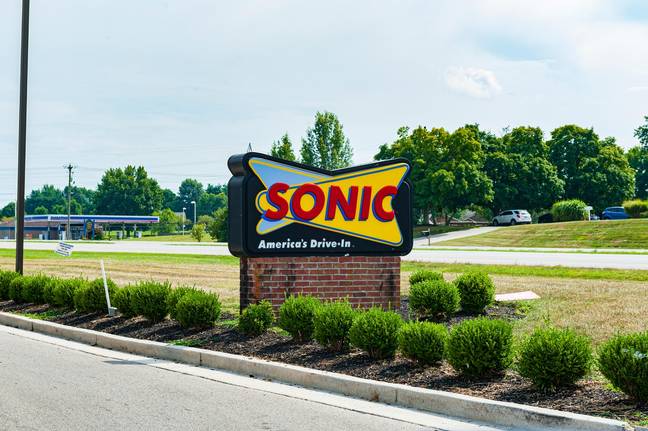 There are more than 3,500 Sonic Drive-In locations across the USA. Credit: Barry Fowler/Alamy Stock Photo