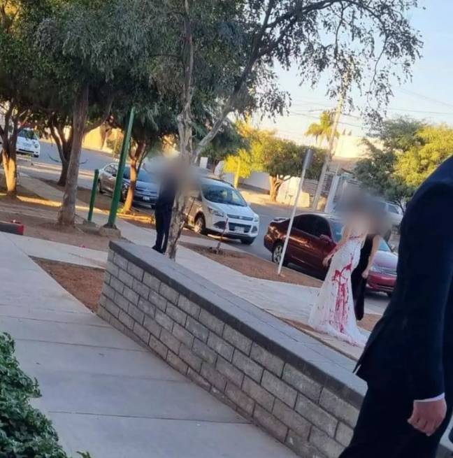 The bride's dress was ruined. Credits: X/@fulanodeobregon