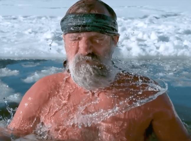 7 Super Humanos com 'superpoderes na vida real' que os cientistas não conseguem explicar 2 Wim Hof é conhecido por resistir a temperaturas congelantes. Crédito: BBC