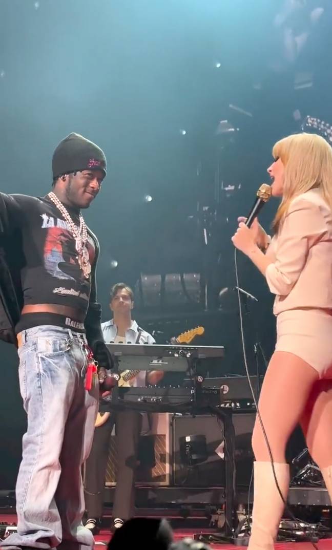 Lil Uzi Vert and Hayley Williams from Paramore sang together on stage. Credit: @wholelottapink/Twitter