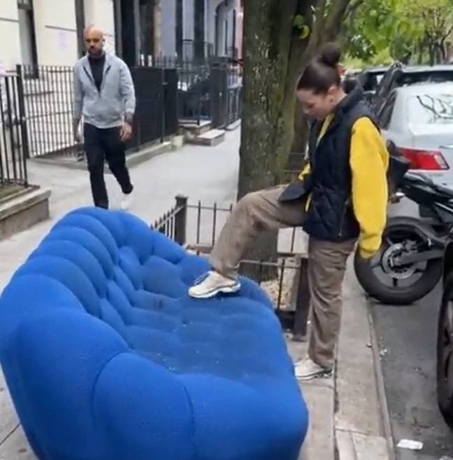 Amanda Joy found a dirty couch discarded in the street and decided to take it home. Credit: TikTok/@yafavv.mandaa