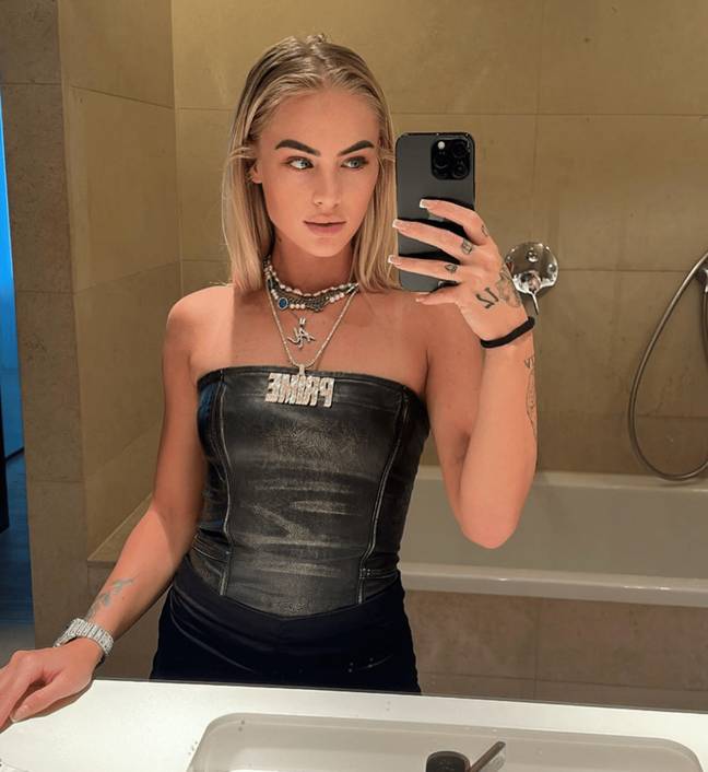 The Swiss footballer received a rather indecent proposal. Credit: Instagram/@alishalehmann7