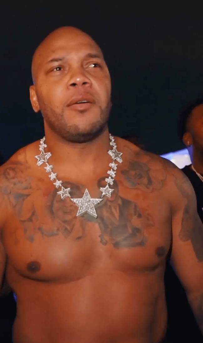 E Class Flo Rida Reddit: Flo rida holds crowd surfing baby at concert