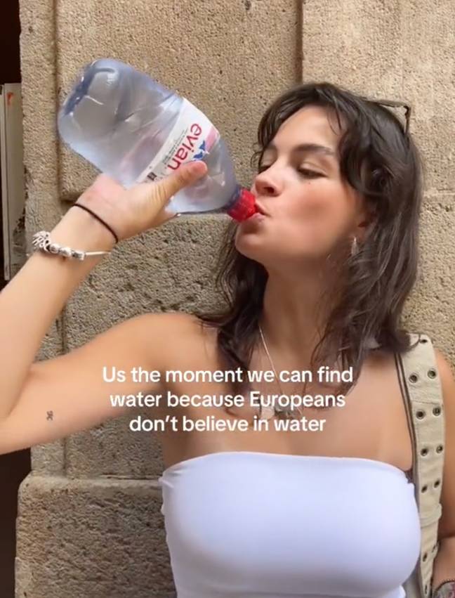The video shows several American tourists desperately drinking from their water bottles. Credit: TikTok/@br3nnak3ough