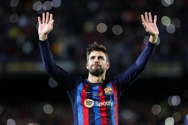 Pique waves goodbye to the Nou Camp crowd. Image: Alamy