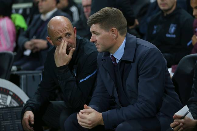 Gerrard in conversation with assistant manager Gary McAllister. (Image Credit: Alamy)