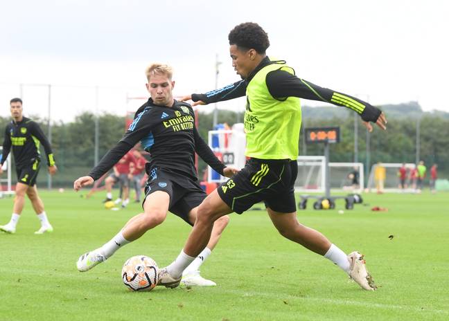 Nwaneri pictured in training against Emile Smith Rowe. (Credit: Getty Images)
