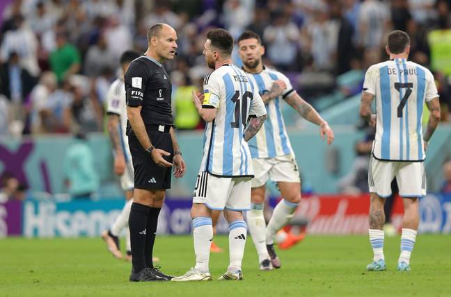 Messi in discussion with Lahoz. (Image Credit: Alamy)