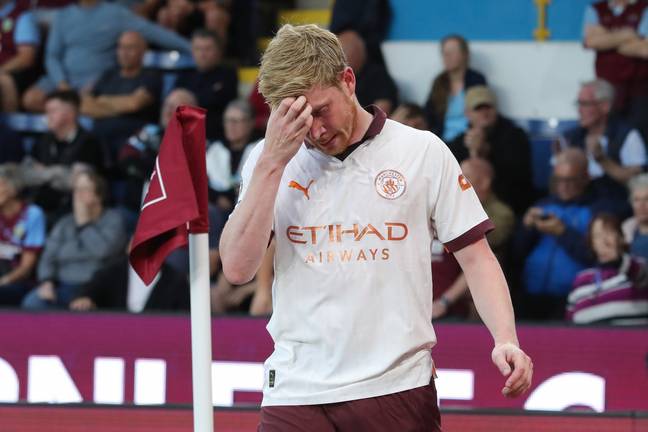 Kevin De Bruyne leaves the pitch with an injury. Image: Getty 