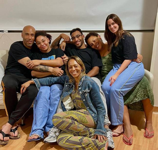 Pele's family at the Albert Einstein hospital. Image credit: Instagram/iamkelynascimento