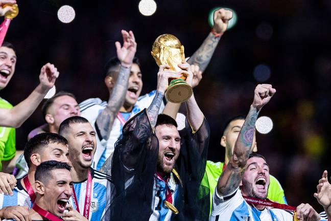 Lionel Messi raises the World Cup trophy. Image: Alamy 