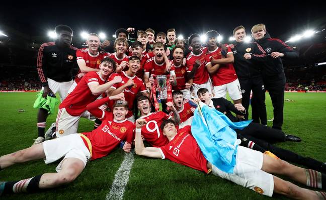 The entire team celebrating with the trophy. (Image Credit: Getty)