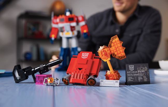Lego Optimus Prime’s accessories (nobody mention partsforming, please) / Credit: Lego