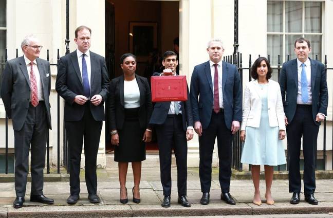Sunak is visibly the shortest among his colleagues. Credit: Alamy