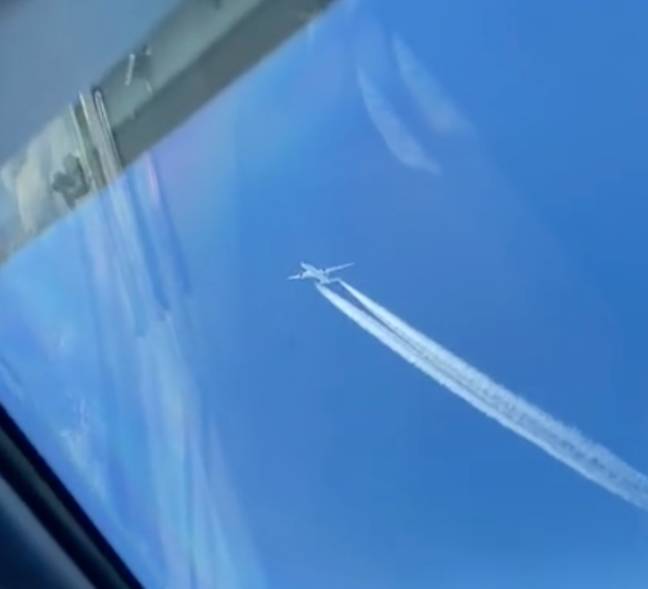 Planes fly past and above in the clip. Credit: TikTok / @flyhigh738