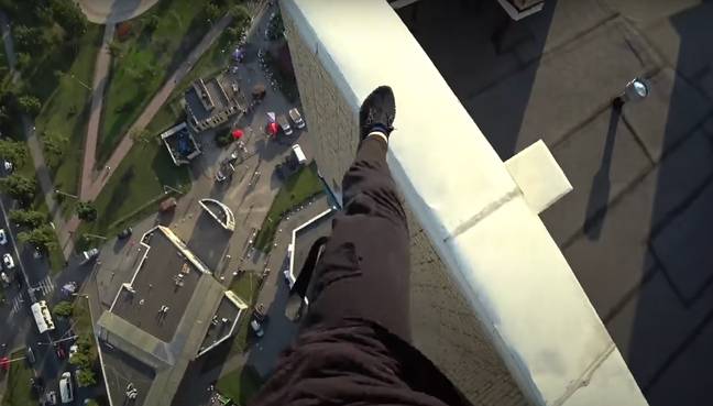 Bodycam footage captures the precise moment a parkour runner fell off the side of a high rise building. Credit: YouTube/GoatWoW