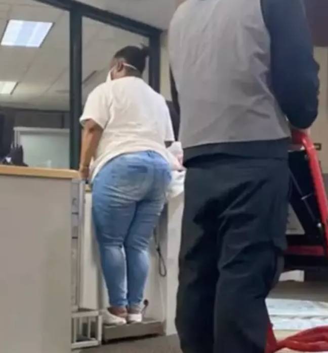 The passenger stood on the scales in front of everyone. Credit: TikTok/@lilwessel