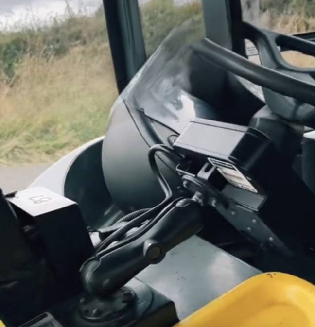 Bus drivers would prefer it if people gave them plenty of advance warning when pressing the stop button. Credit: TikTok/@its_just_amy300