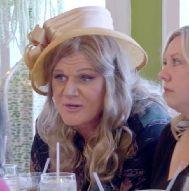 'Gordon Ramsay's infamous disguise' for his show 24 Hours to Hell and ...