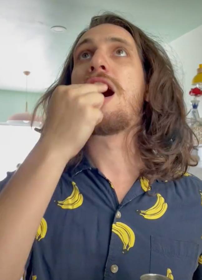 People are stunned to discover the actual method for swallowing pill ...